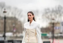 Know How to Style a Corset to look fabulous How to Style a Corset